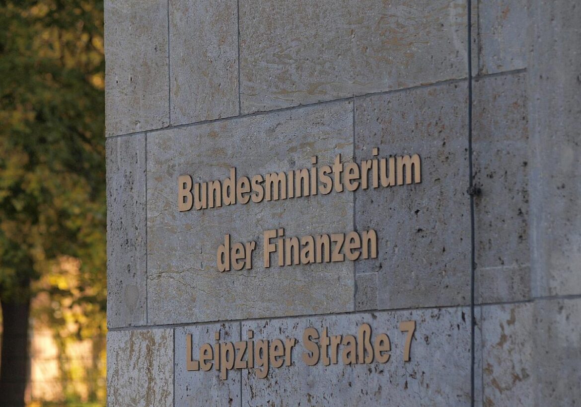 Bundeshaushalt: Finanzminister will Kürzungen in allen Bereichen