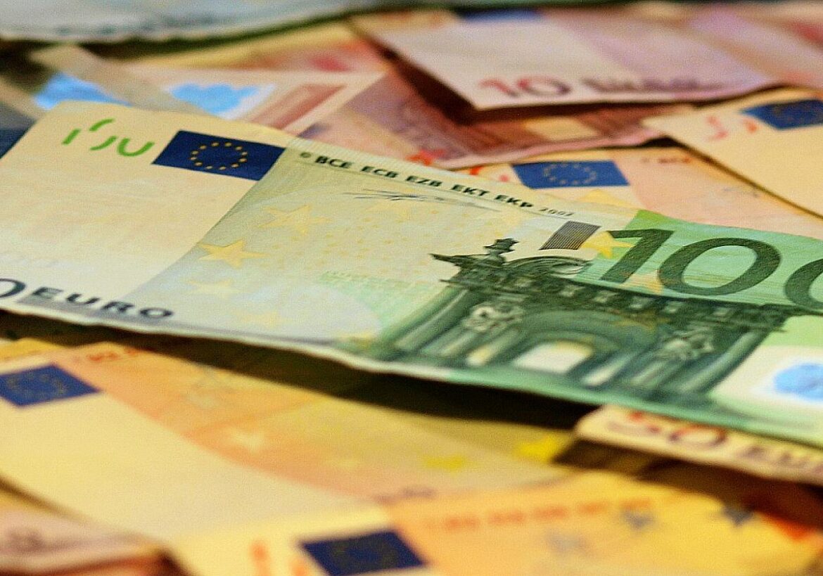 Kommunen erzielen trotz höherer Ausgaben Milliardenüberschuss