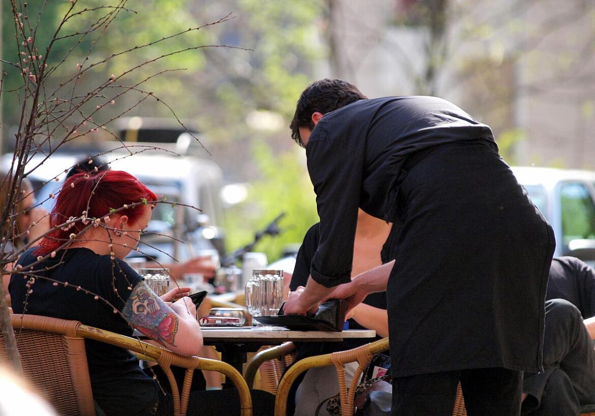 Gastgewerbeumsatz im Februar gesunken