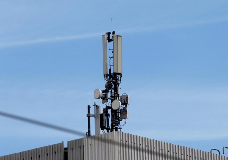 Innenministerin will chinesische Komponenten im 5G-Netz prüfen