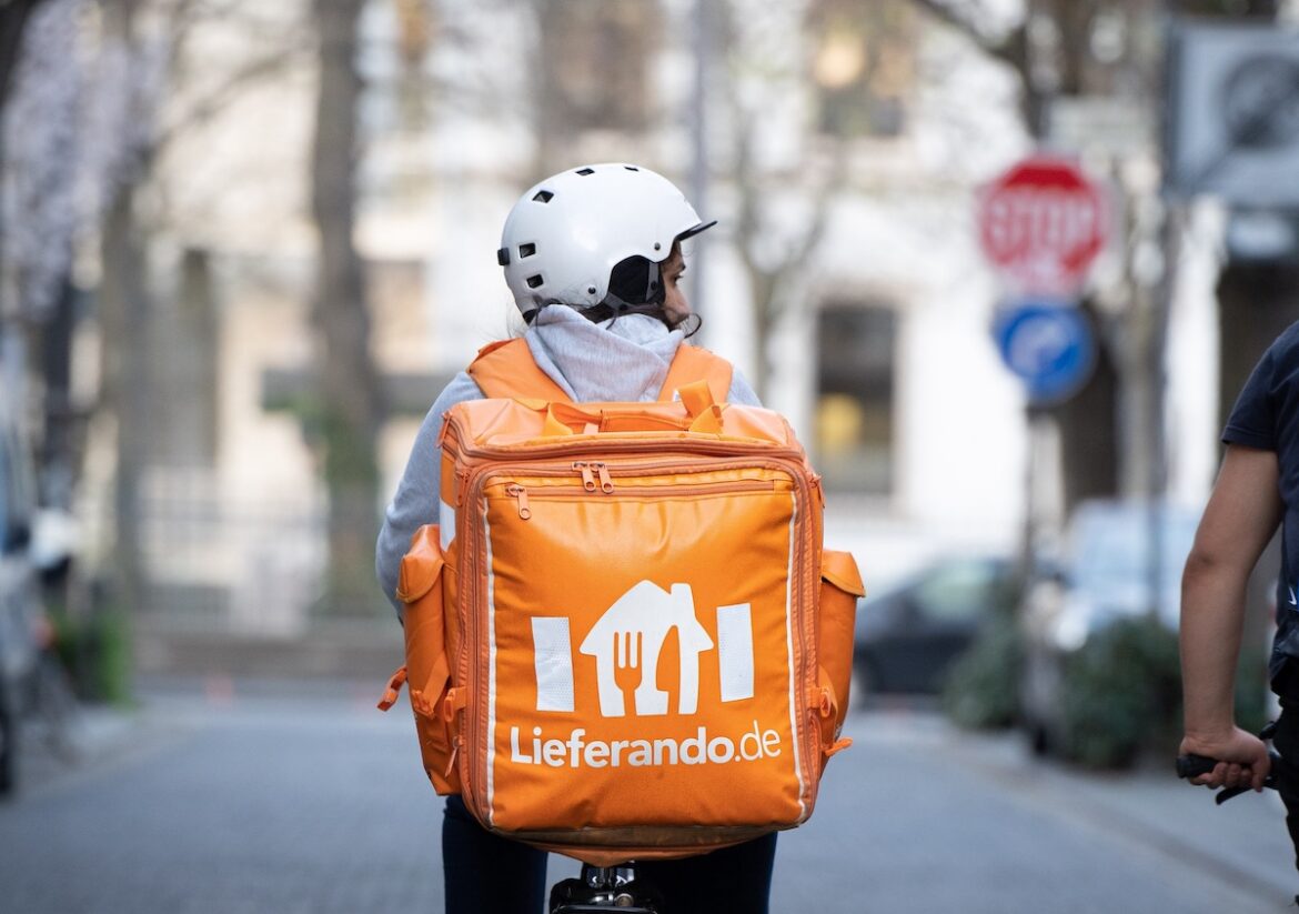 Lieferando-Auslieferfahrerin