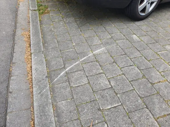 Kollision mit Zivilstreife bei Flucht vor der Polizei, Rollerfahrer muss in Haft