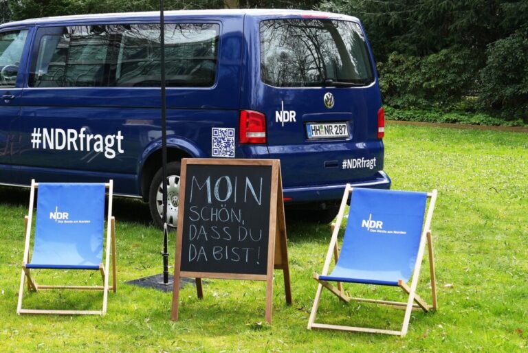 Der NDR-Dialogbus lädt zu Gesprächen ein. / Foto: NDR