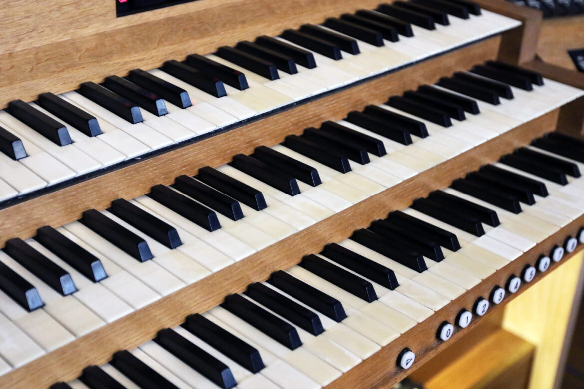 Fünf Kirchenmusiker*innen spielen im Mai und Juni Konzerte an der Osnabrücker Domorgel. Foto: Bistum Osnabrück