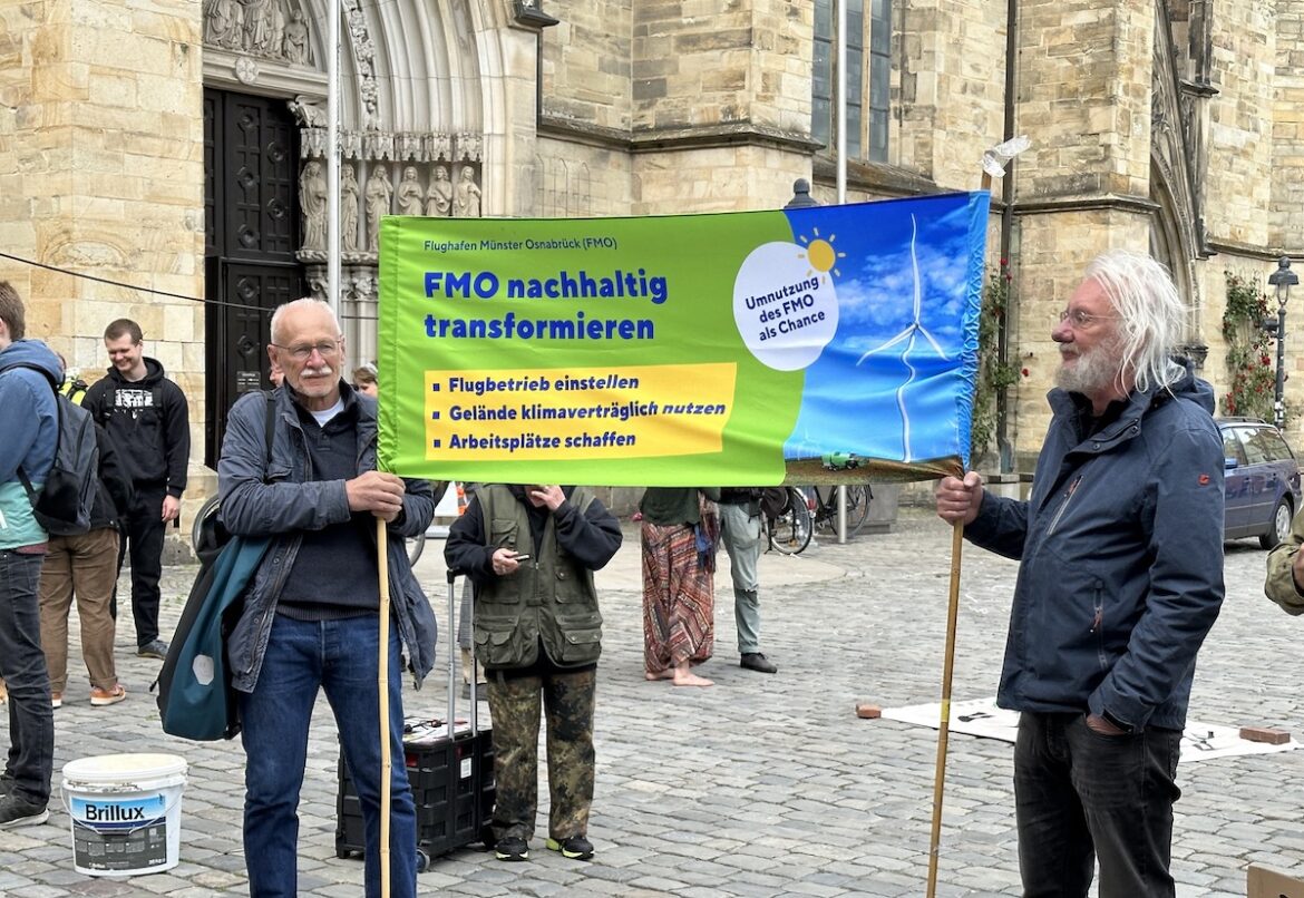Den FMO und den Ausbau der A33 Nord kritisieren die Aktivisten. / Foto: Pohlmann