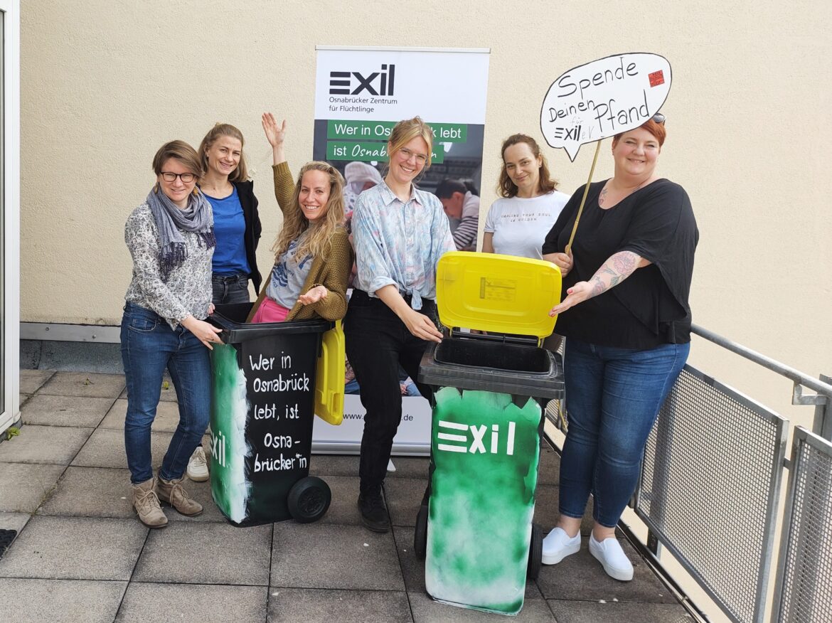 Mit Spendentonnen sammelte der Osnabrücker Verein Exil e. V. die Spenden auf der Maiwoche ein. / Foto: Exil e.V.