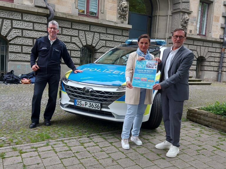(von links) Prävos-Geschäftsführer Martin Schmitz, Zonta-Clubpräsidentin Sanja Pelletier und Polizeipräsident Michael Maßmann freuen sich auf den Start der Aktion. / Foto: Dayan