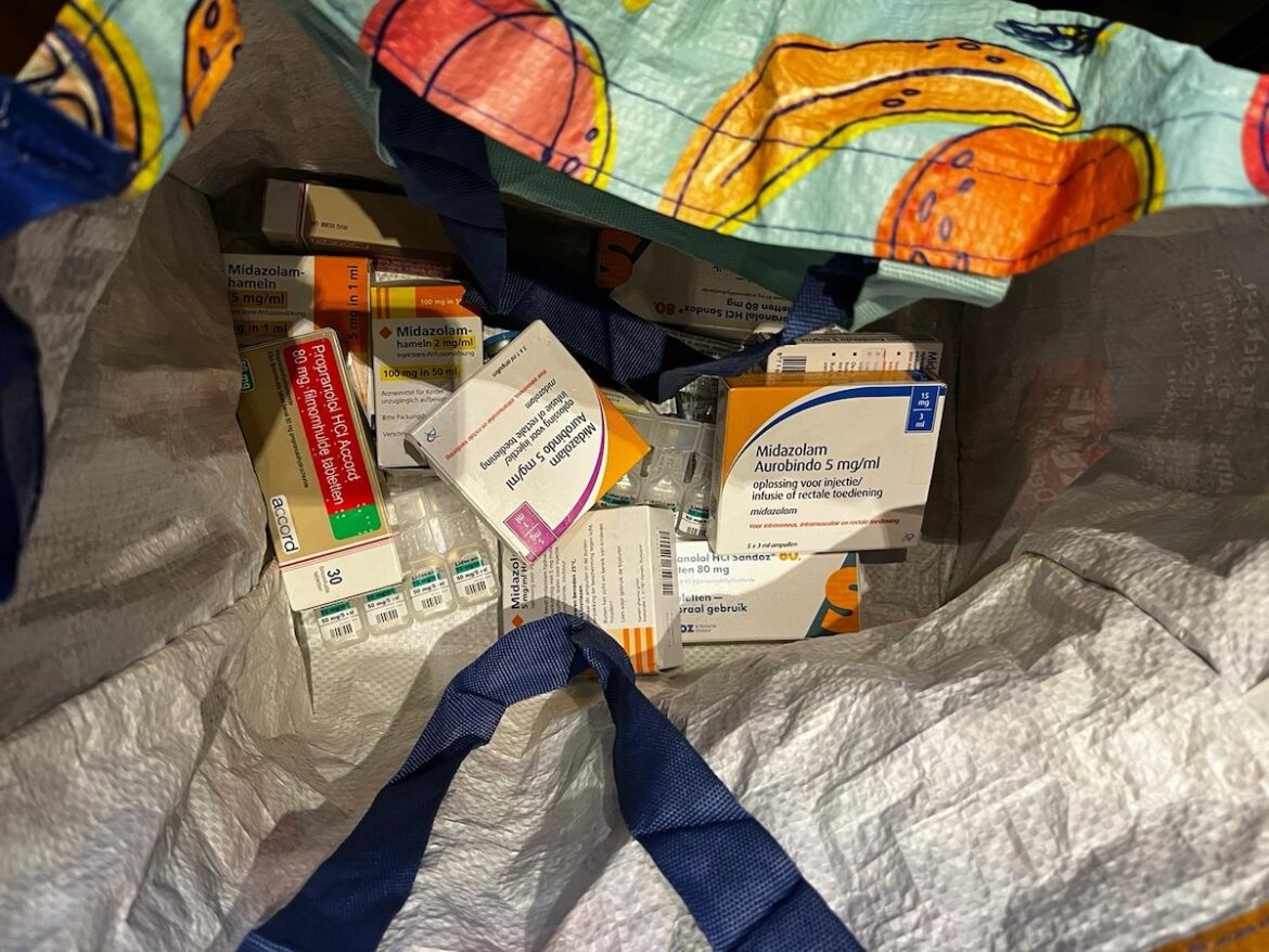 Etliche verschreibungspflichtige Medikamente stellten die Beamten sicher. / Foto: Polizei Osnabrück