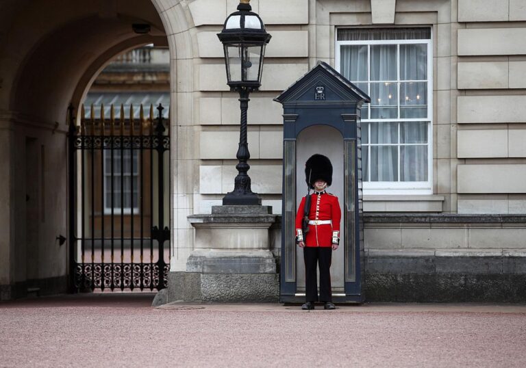 Mann nach Zwischenfall vor Buckingham Palace verhaftet