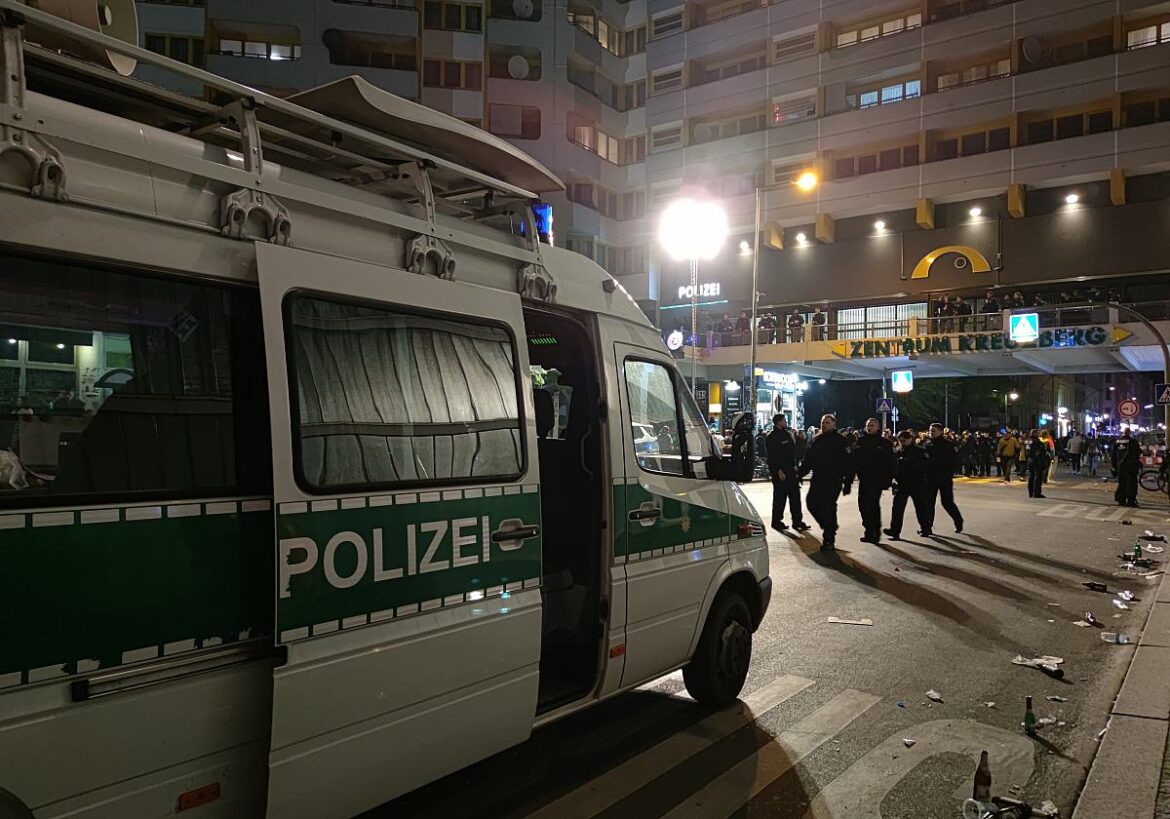 "Revolutionäre" 1.-Mai-Demo bleibt weitgehend friedlich