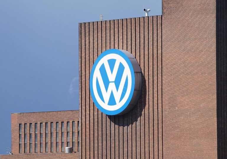 VW-Batterietochter will Mitarbeiterzahl 2023 fast verdoppeln