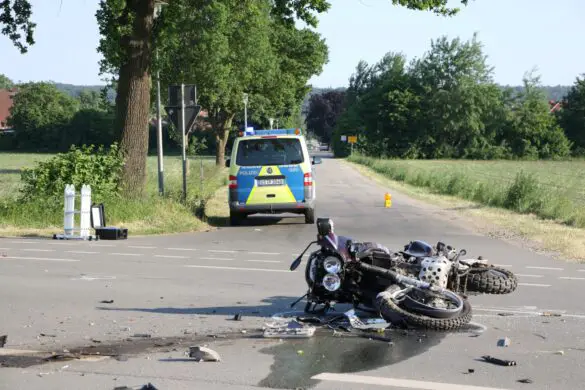 Tödlicher Unfall: PKW kollidiert mit zwei Motorrädern in Bramsche
