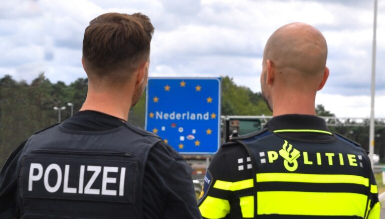 Seit 15 Jahren ist das gemischte Team aus deutschen und niederländischen Polizistinnen und Polizisten im Einsatz. / Foto: Polizei Osnabrück