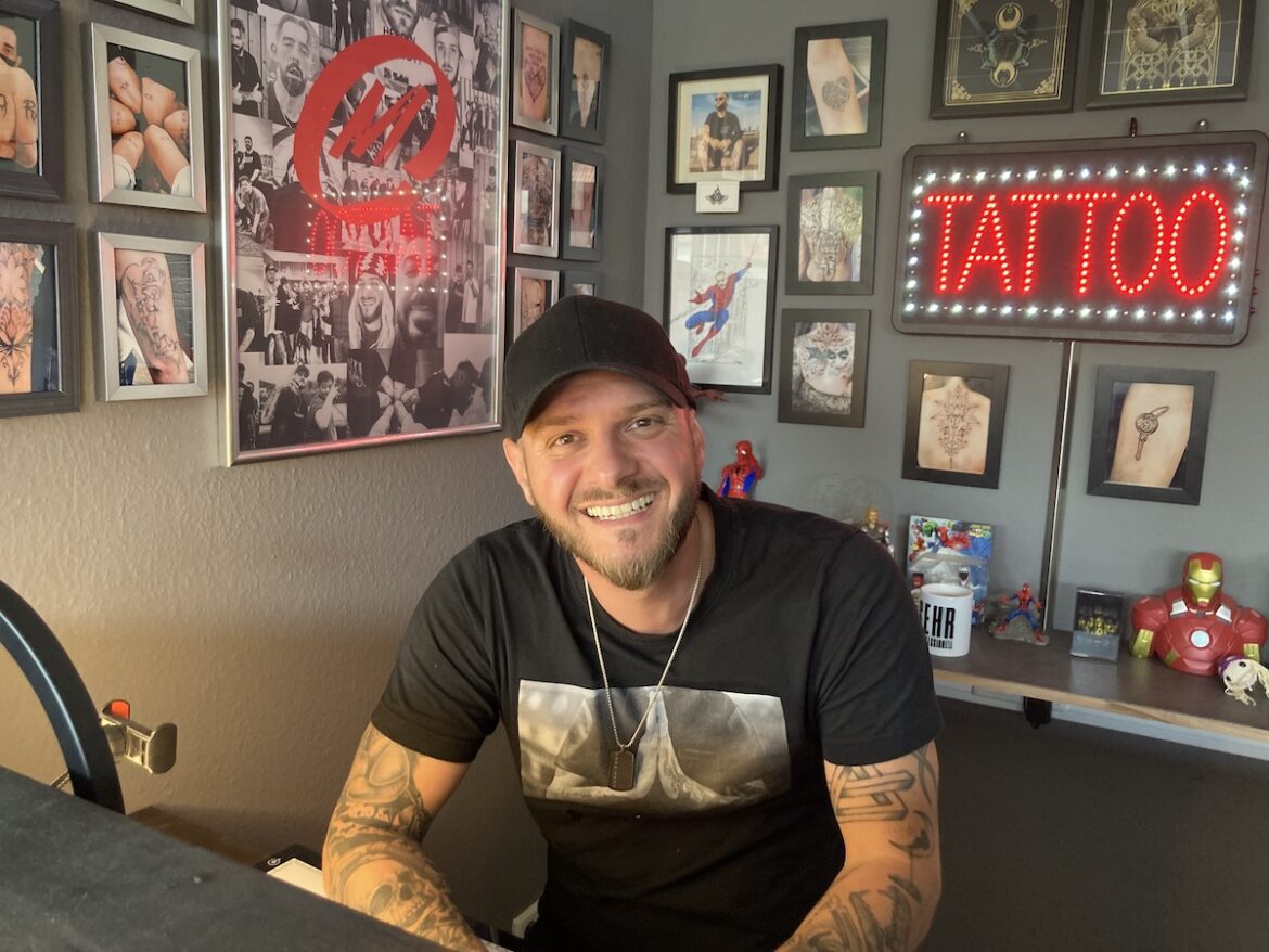 Tätowierer Jers / Foto: Schulte