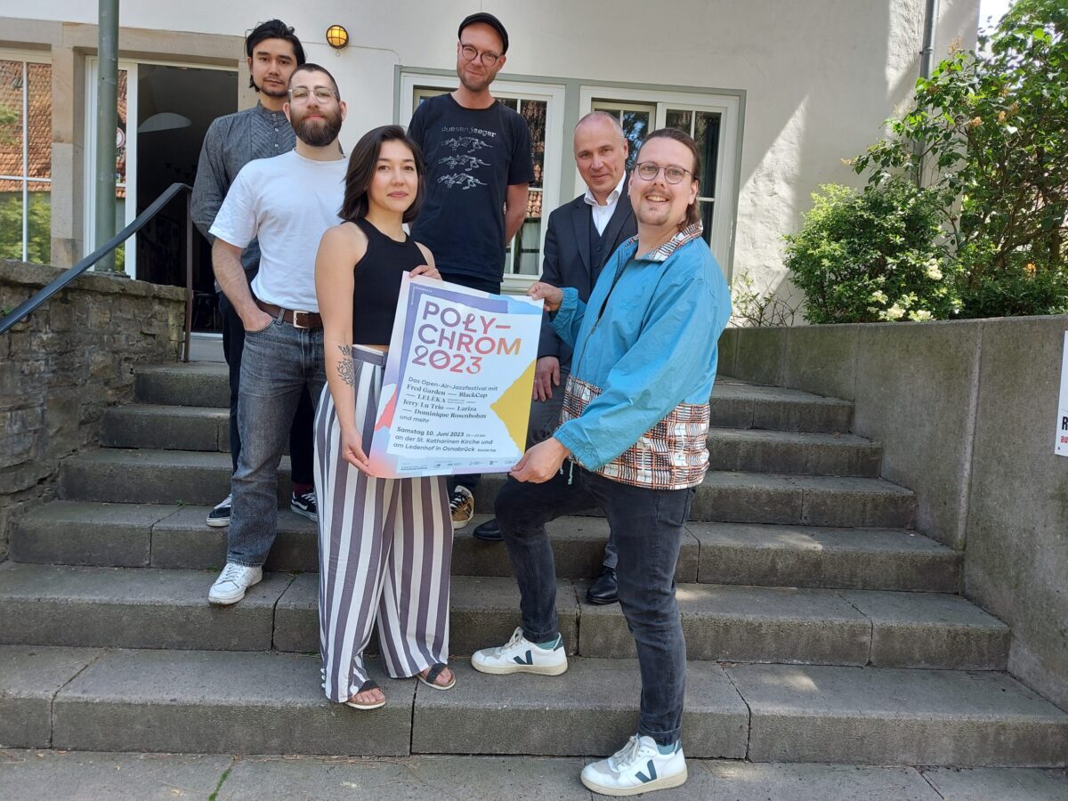 Ausgewählte Organisatoren und Künstler des POLYCHROM-Jazzfestivals (v.l.n.r.): Azim Becker, Joscha Heinrich, Anna Suzuki, Marco Gausmann, Michael Prior und Luka Kleine