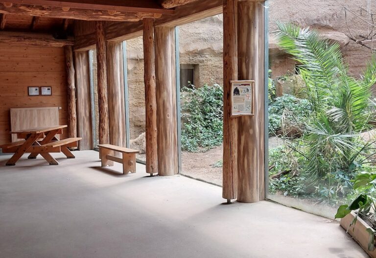 Schimpansenhaus im Zoo Osnabrück
