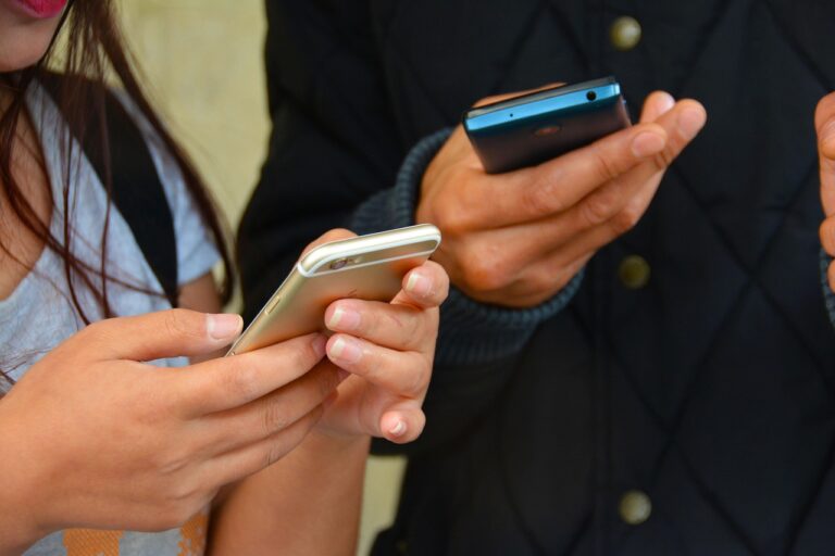 Menschen am Smartphone