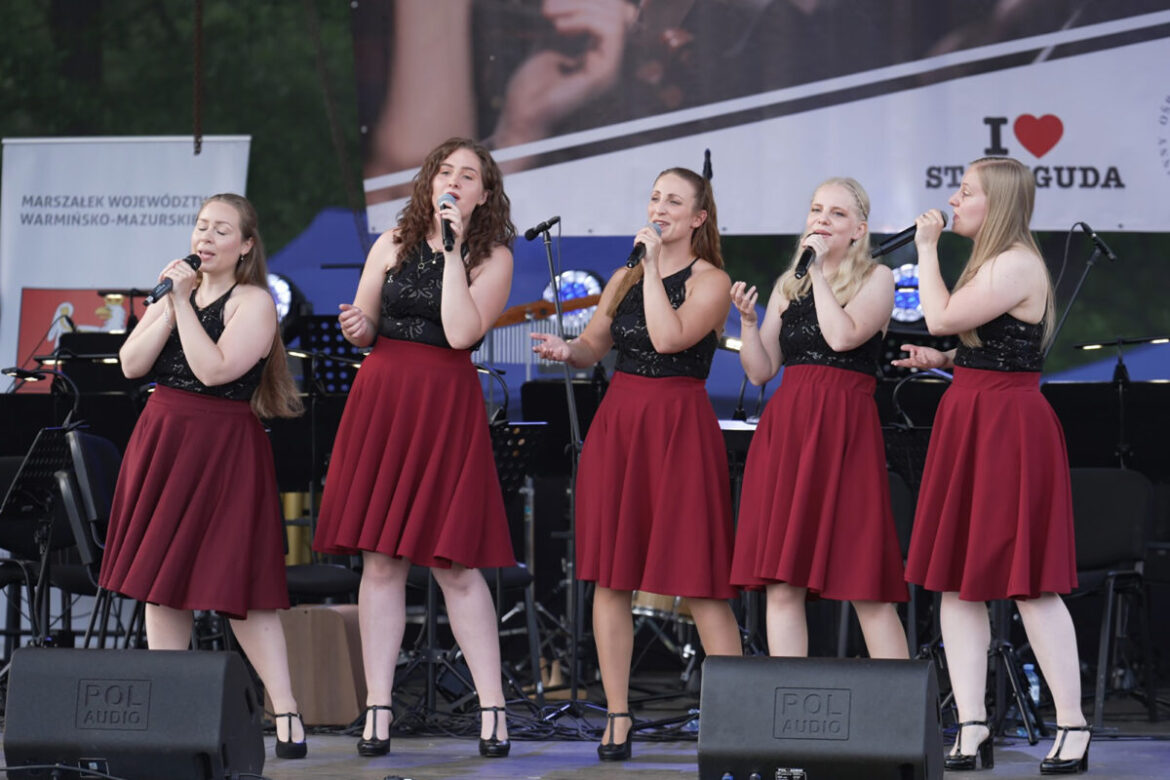 Die Nightingales singen auf der Bühne des „Feelharmonie am See“-Festivals in Stawiguda. / Foto: Gemeinde Stawiguda