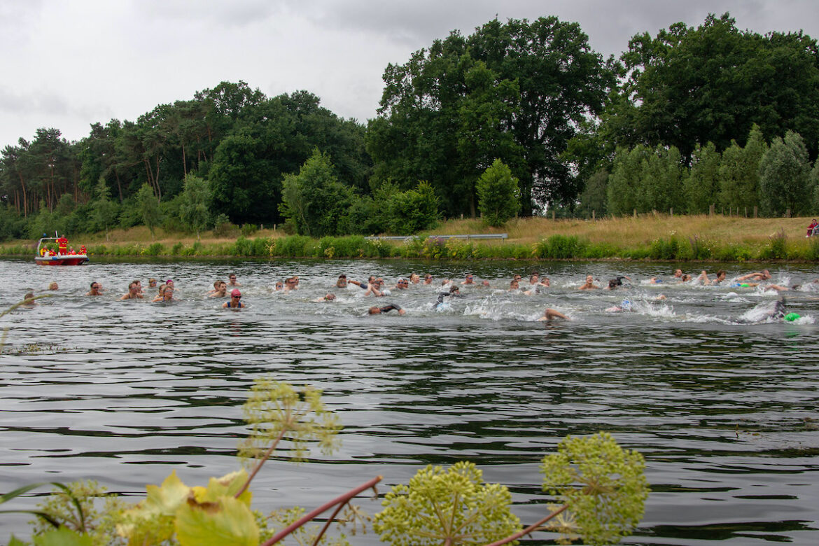 500 Meter Schwimmen, 20 Kilometer Radfahren und 5 Kilometer Laufen oder Walken sind die Disziplinen des Hollager Kanal-Cups. / Foto: Kolpingsfamilie Hollage e. V.