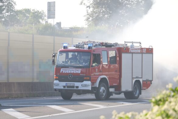 Kilometerlange Staus wegen LKW-Brand auf der Autobahn A30