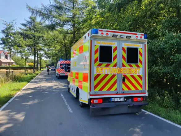 PKW prallt vor Baum in Georgsmarienhütte, Notrufsystem löst aus