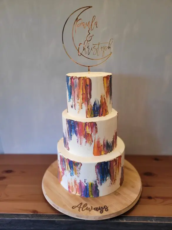 Bis zu 15 Stunden steht Lena Bächstädt pro Torte in der Backstube. / Foto: Bächstädt