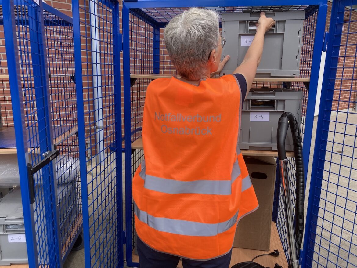 In sieben Containern sind alle Rettungsmaterialien verstaut. / Foto: Schulte