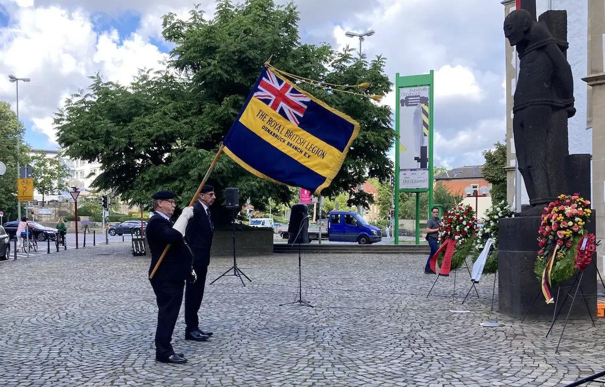 Royal British Legion gedenken auf dem Platz des 20. Juli den Widerstandskämpfern. / Foto: Schulte