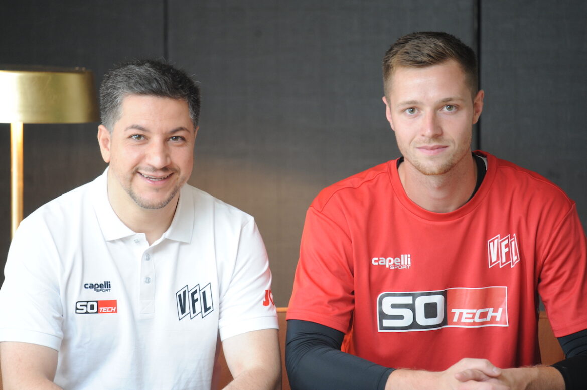 VfL-Sportdirektor Amir Shapourzadeh (links) und Neuzugang Lennart Grill / Foto: VfL Osnabrück
