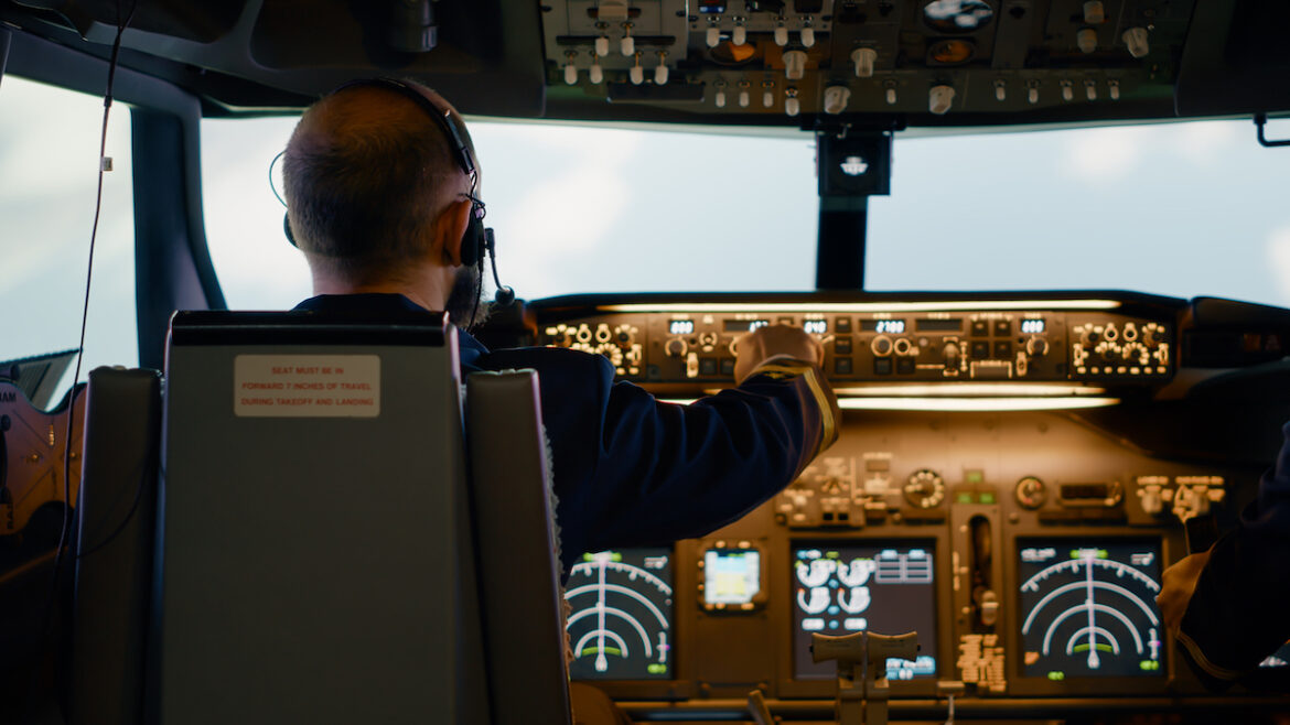 Pilot im Cockpit