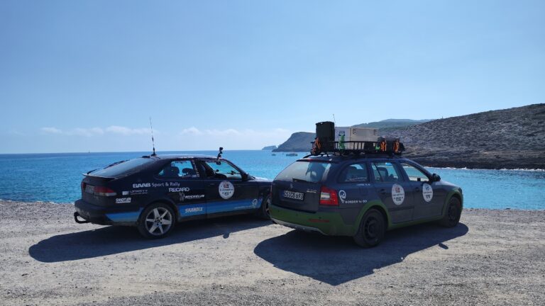 Christian und Bastian (hier ihre Autos) sind selbst erfahrene Tourer. / Foto: Norden to go
