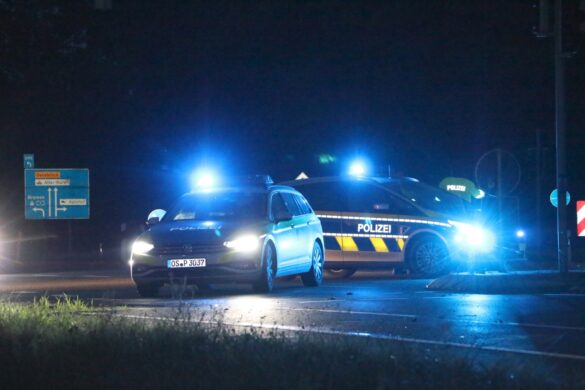 Streifenwagen sperren Unfallstelle ab