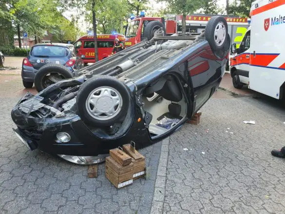 PKW auf Dach, Ansicht Beifahrerseite