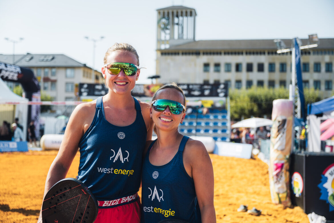 (von links) Christin Nimtz und Sarah Bolsmann holen sich erneut Silber. / Foto: Simon Beizaee