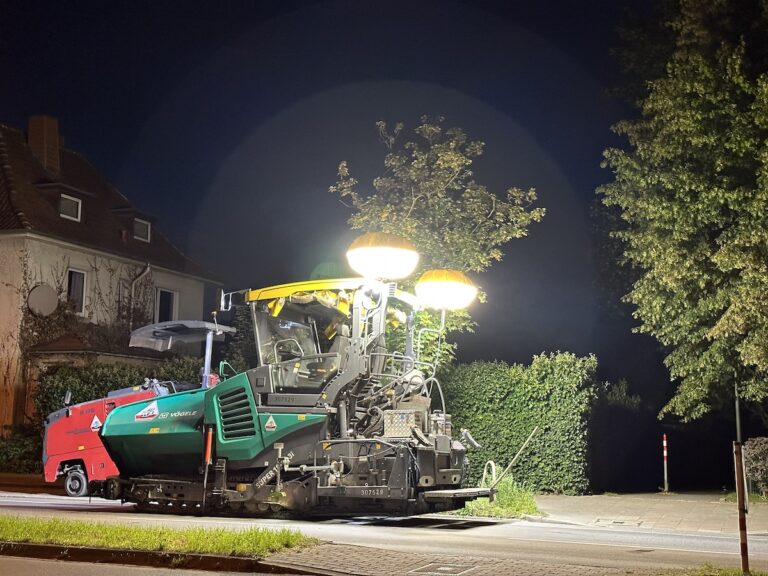Straßenbauarbeiten in der Nacht