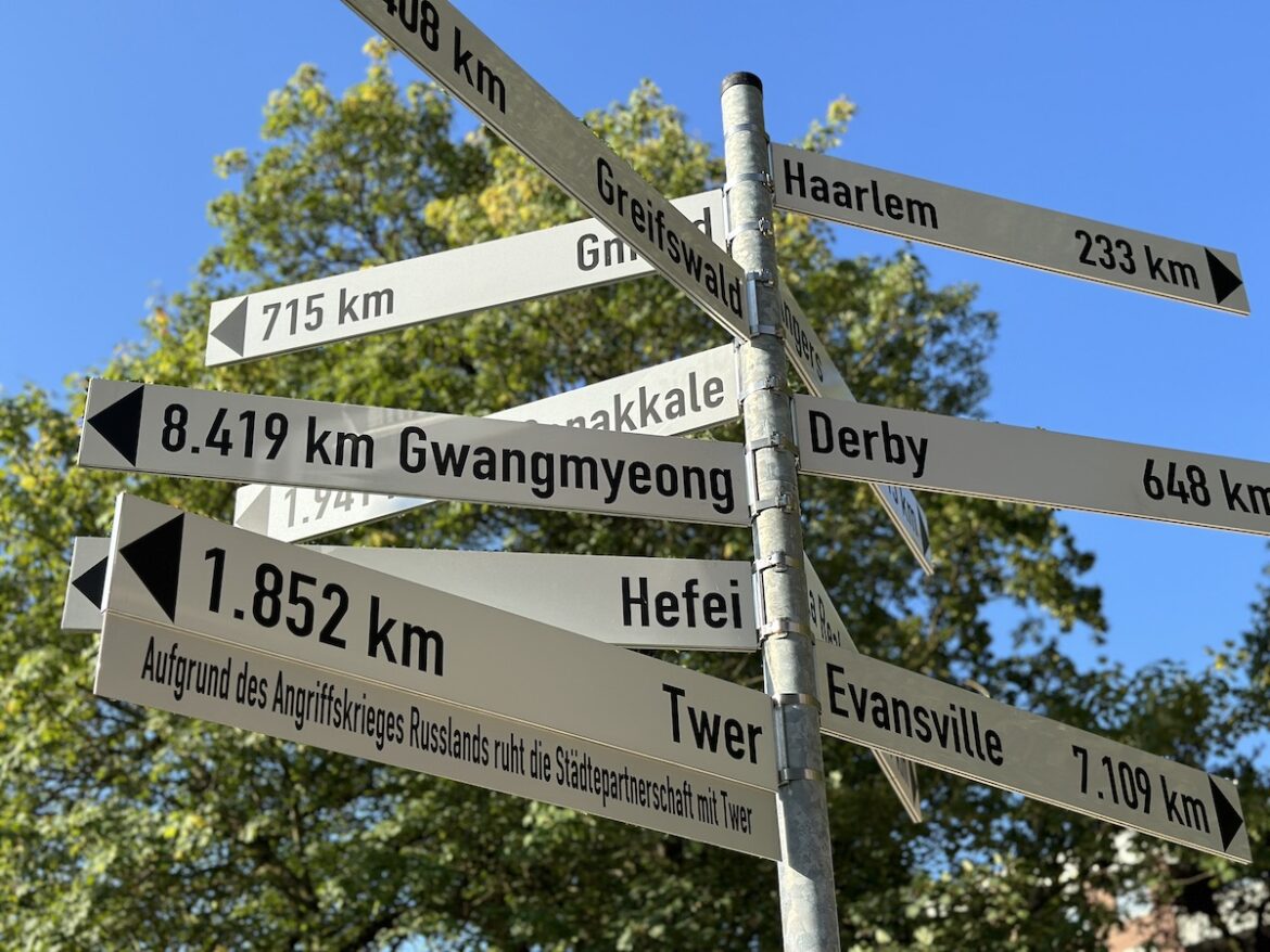 Wegweiser am Platz der Städtefreundschaften, Osnabrück