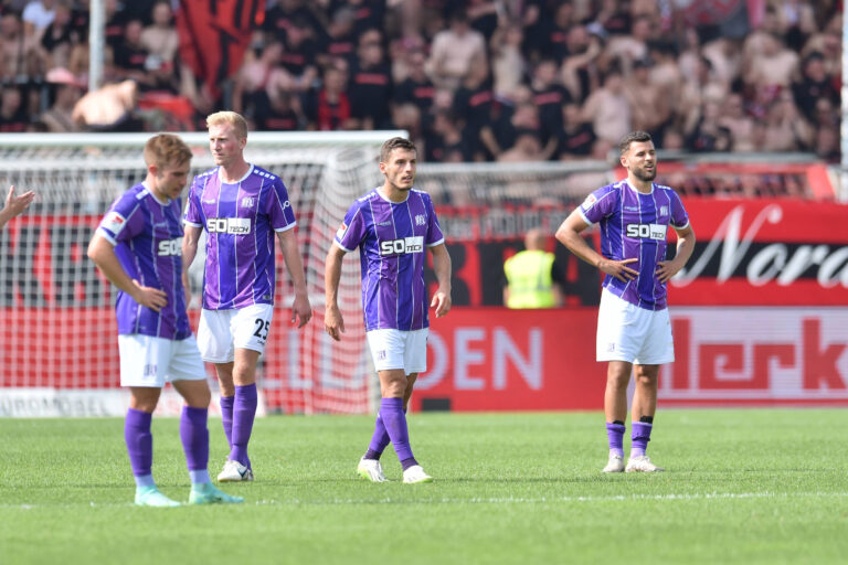 Enttäuschte Gesichter bei Lars Kehl, Niklas Wiemann, Bashkim Aldini und Dave Gnaase. / IMAGO / osnapix