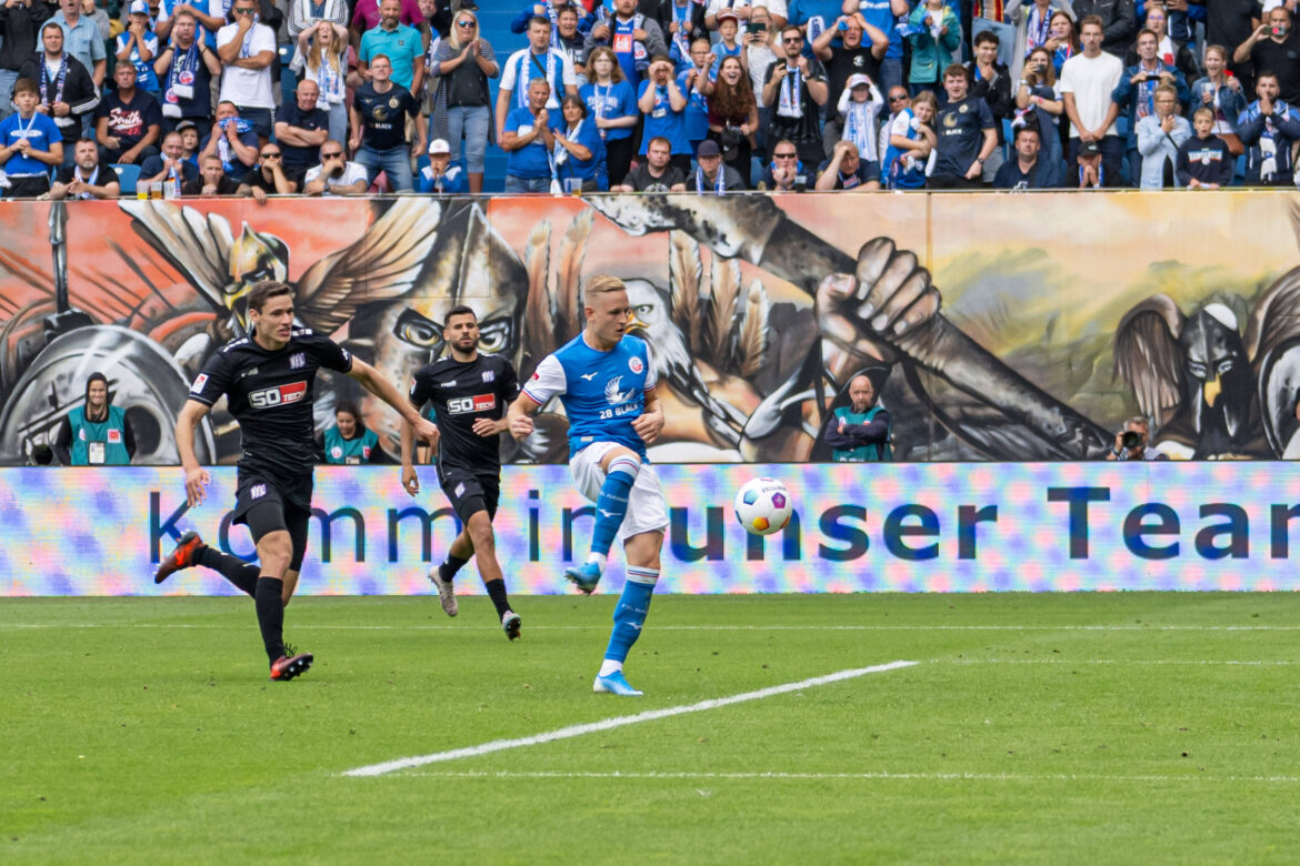 Kai Pröger trifft mit dem Nachschuss des Elfmeters zum 2:1. / IMAGO / Fotostand