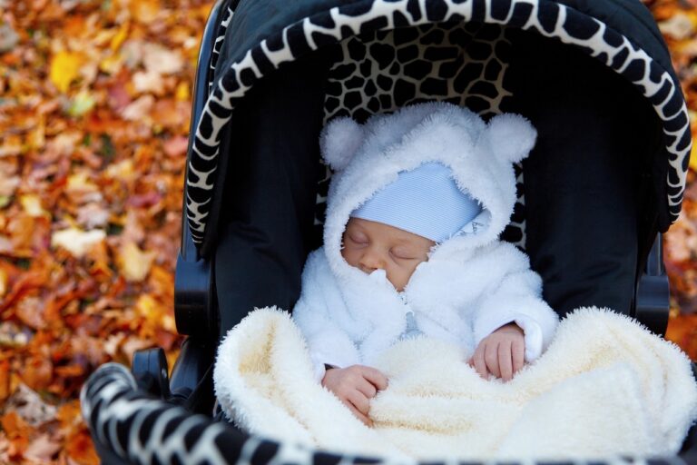 Baby im Kinderwagen