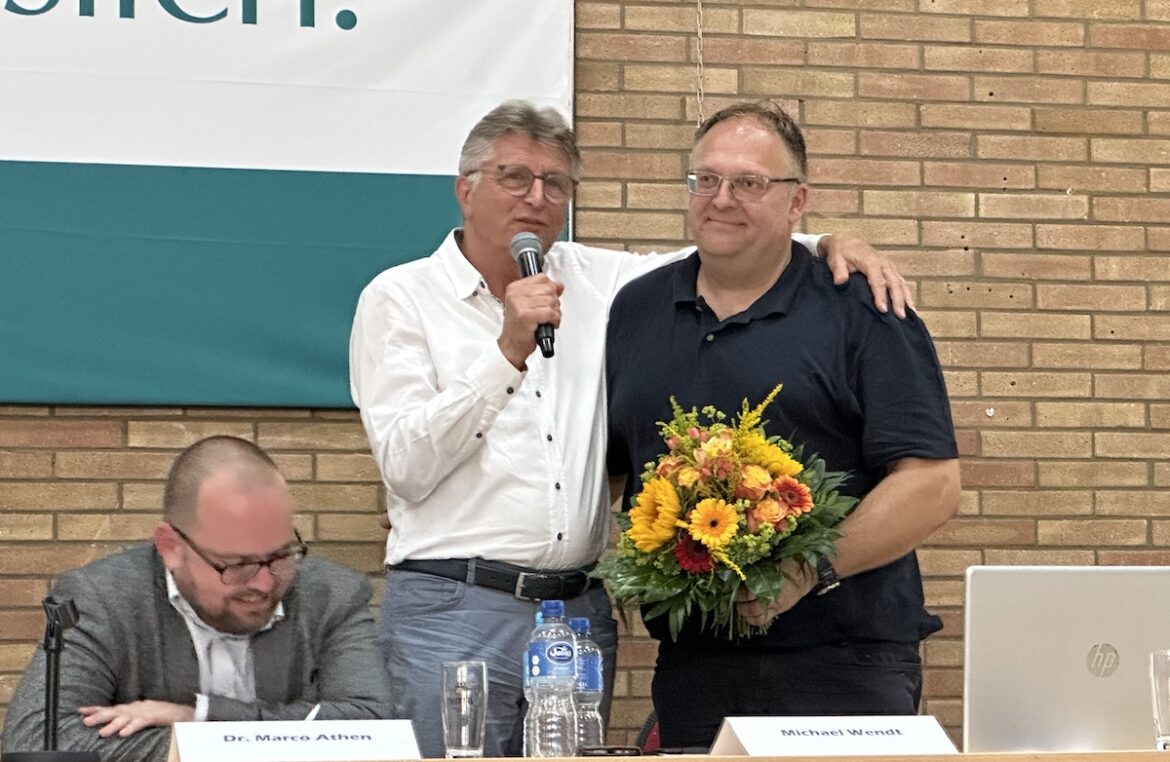 Fritz Brickwedde (links) verabschiedet Michael Wendt / Foto: Pohlmann