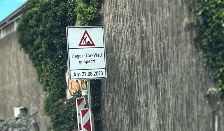 Hinweisschild Sperrung Wallring