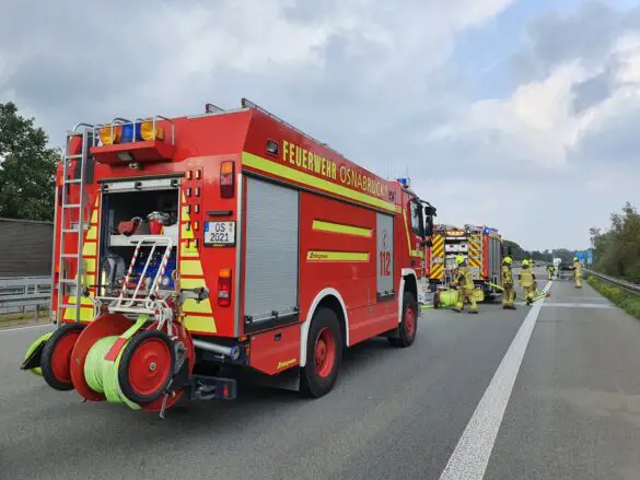 PKW brennt auf Autobahn A1 bei Osnabrück aus