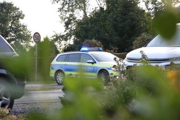 Unfallübung von Feuerwehr, Rettungsdienst und Polizei mit realistischer Darstellung in Wallenhorst-Rulle