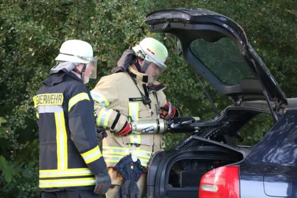 Unfallübung von Feuerwehr, Rettungsdienst und Polizei mit realistischer Darstellung in Wallenhorst-Rulle