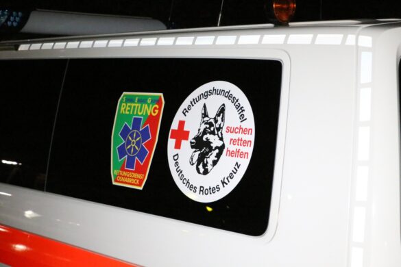 Einsatzfahrzeug der Rettungshundestaffel