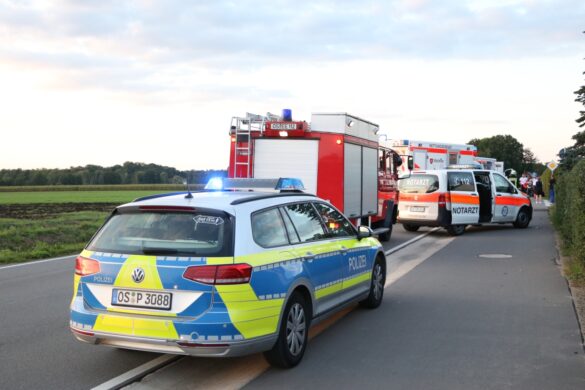 Mehrere Einsatzfahrzeuge an Unfallstelle