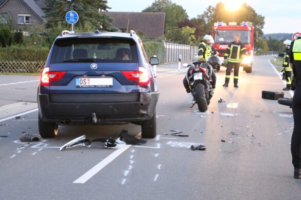 Markierte Spuren und Heckansicht des BMW in der Übersicht