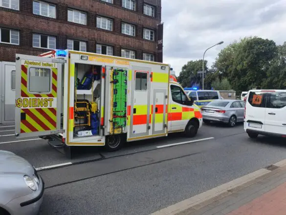 Eine Person bei Auffahrunfall mit vier PKW verletzt