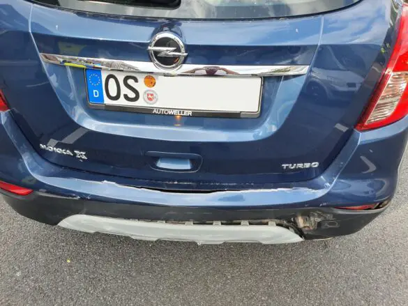 Eine Person bei Auffahrunfall mit vier PKW verletzt