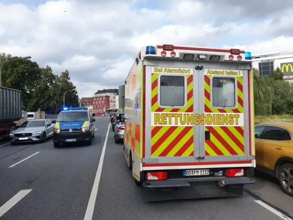 Eine Person bei Auffahrunfall mit vier PKW verletzt